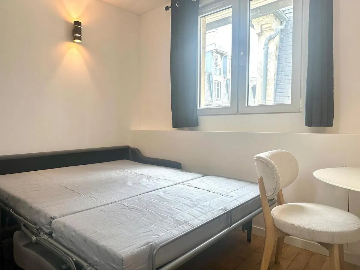 Stylish Loft Studio In Central Paris In Clery 4 0*,  Frankrig